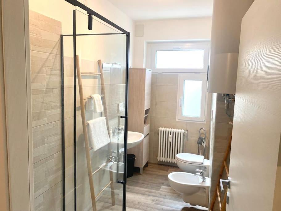 10Min From Center, 3 Bedroom Apartment With Balcony トレント エクステリア 写真